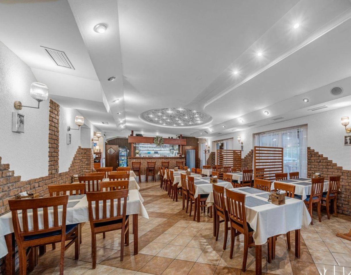 Raketa Residence, Restaurant & Hotel Prievidza Exterior foto